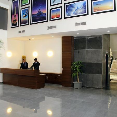 เดอะ สกาย คอร์ท โฮเต็ล Hotel ออรังกาบัด ภายนอก รูปภาพ