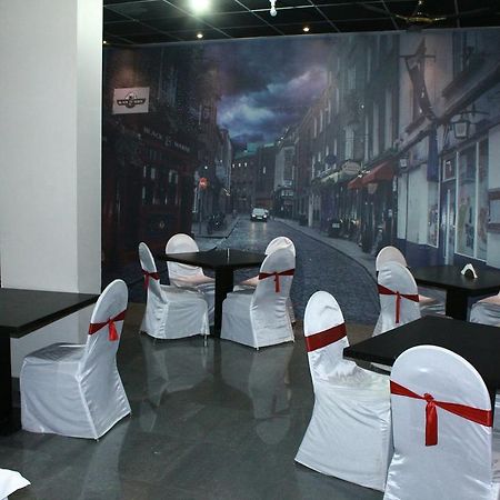 เดอะ สกาย คอร์ท โฮเต็ล Hotel ออรังกาบัด ภายนอก รูปภาพ