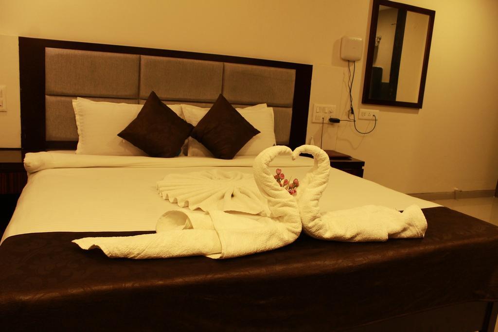 เดอะ สกาย คอร์ท โฮเต็ล Hotel ออรังกาบัด ภายนอก รูปภาพ