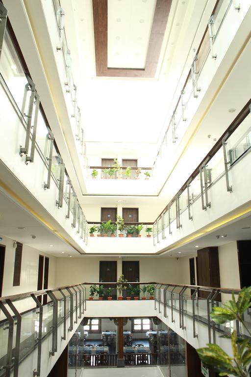 เดอะ สกาย คอร์ท โฮเต็ล Hotel ออรังกาบัด ภายนอก รูปภาพ