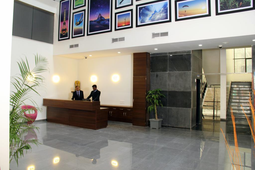 เดอะ สกาย คอร์ท โฮเต็ล Hotel ออรังกาบัด ภายนอก รูปภาพ