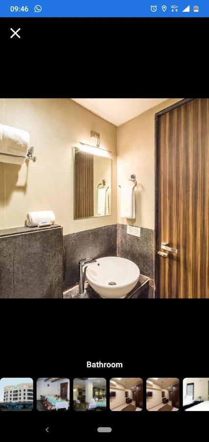 เดอะ สกาย คอร์ท โฮเต็ล Hotel ออรังกาบัด ภายนอก รูปภาพ